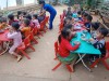 Trẻ đang ăn trưa