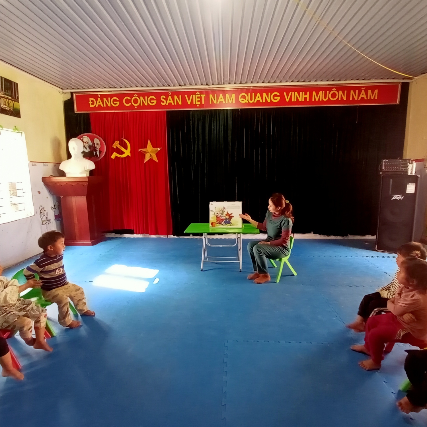 Tổ chức hoạt động dạy trẻ đọc thơ của trường mầm non Hoa Ban